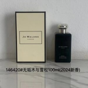 💹55✍️专柜版本
祖马龙 新款黑瓶香水，2024款 无垢木与雪松100ml
