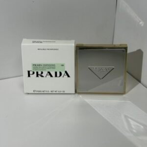 💹48✍️专柜版本
实拍高质量对版粉质对味 PRADA普拉达秀场四色眼影6g 带中文标
件144 认准批号:62Y90A
色号:01 02 03
