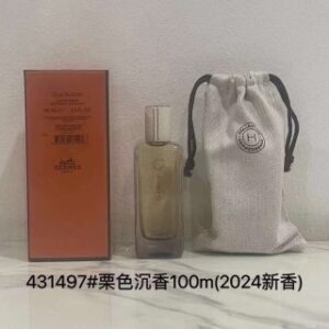 💹65✍️专柜版本
爱马仕闻香系列100ml，现货味道：
431497栗色沉香，
053810陶瓷铃兰，
000029琥珀云烟，
054701椒香丝路，
008859紫罗兰沃林卡，
051106鸢尾浮世绘，
055173雪松茉莉，
000005云南丹桂，
054671玫瑰花道，
051670檀香玛索亚，
055159没药玫瑰。