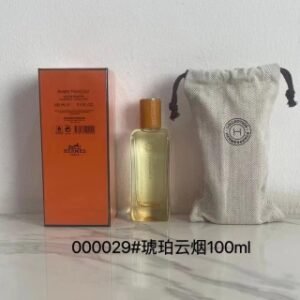 💹65✍️专柜版本
爱马仕 闻香系列香水100ml
053810陶瓷铃兰
000029琥珀云烟
054701椒香丝路
008859紫罗兰沃林卡
431497栗色沉香（新香）
051106鸢尾浮世绘
055173雪松茉莉
054671玫瑰花道
000005云南丹桂
051670 檀香玛索亚