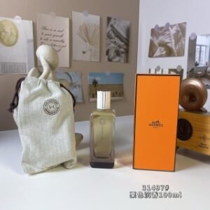 💹65✍️专柜版本
31497#乌木灵犀（栗色沉香）100ml
爱马仕闻香系列
Hermes Oud Alezan, 2024