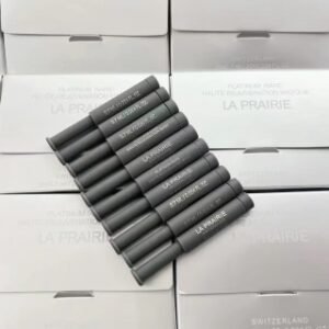 💹12✍️明通版本,单只
膏体带功效对版对味,管身烫金对版,牙口封口贴与原版一致✔️莱伯妮铂金密集精华小样0.7ml!