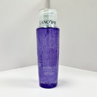 💹35✍️专柜版本
新版兰蔻新立体塑颜水400ml🔜实拍📸现货❗️40Z21Z编码!兰蔻新立体塑颜紧致精华水400ml🔺内含塑颜记忆弹性聚合分子,能帮助记忆肌肤状态,并更好地进行塑颜修复,渗透进肌肤的每一道细纹和衰老细胞,平滑紧致,抚平岁月痕迹,无敌推荐!紫色系列都是紧致效果的、质地属于浓稠型的、但是涂在脸上不会觉得油、主要功效是:平滑紧致!抗皱!抗老去细纹!