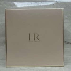 💹220✍️明通版本
HR赫莲娜白绷带一拖六礼盒1+6套盒.配手提袋.包含:白绷带面霜50ml+白绷带面霜5ml×4+小露珠水30ml+洁面20ml.膏体对版对味.面霜膏体正装和小样一样.官网同步.可配中文标.需要下单备注!