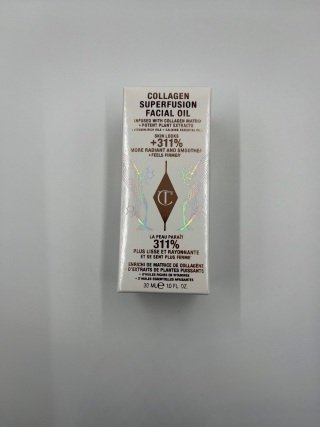 💹20✍️专柜版本
CT胶原蛋自面部护理油30ml!油的质地比较细腻,香味醇厚不属于浓香型,每次2~(3滴就足够全脸,吸收的速度也很快,多按几下就感觉没有过剩的油分附在皮肤表面。