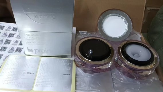 💹65✍️专柜版本,新版
25新版莱伯妮铂金面霜30ml
🔜 明通版.高质量❗️🇨🇭La Prairie 莱珀妮铂金面霜30ml 【最新版】
(进口纸质)膏体颜色 对版对味
细节对版 膏体过检 质量直上平台
件60粒 配中文标 现货供应🔥