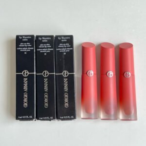 💹25✍️专柜版本
新品 阿玛尼裸棕水唇釉4ml，色号18-19-20。
​配中文标+日期标