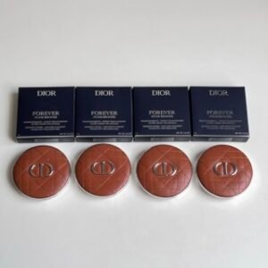 💹45✍️专柜版本
迪奥古铜色皮革粉饼9g!色号:02#Light-Naturel,03#Soft-Naturel,04#Warm,05#Intense-Naturel。
