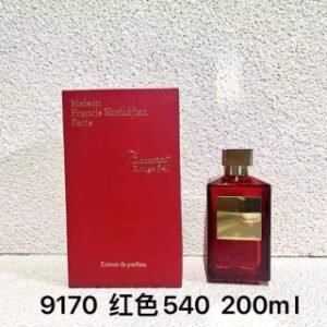 💹60✍️专柜版本/200ml
吉安香水200ml！味道：红色540，白色540，焚诗724，盛放玫瑰，乌木绸缎，无尽之水，巴黎夜色，红色540限量版，橙花，新吉安，美丽香精，温柔流动银色版，温柔流动金色版，雅迷瑞斯女士淡香精，美丽香精！