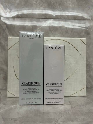 💹140✍️明通版本
新款兰蔻极光水乳礼盒两件套.包含:极光水150ml+极光乳液75ml.对版对味.最新日期.配手提袋.可配中文标.需要下单备注!