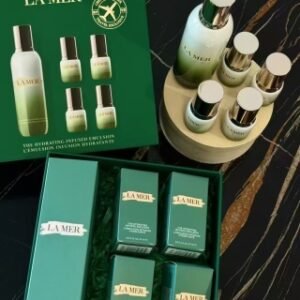 💹160✍️明通版本
海蓝之谜精粹乳液4+1套装!内含:正装125ml*1,小样15ml*4。