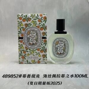 💹45✍️专柜版本
蒂普提克夏日之光21版100ml
蒂普提克夏日之光24版edt100ml
蒂普提克海丝佩拉蒂夏日限量香水/25版夏日之光edt100ml