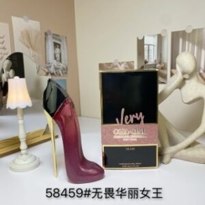 💹60✍️专柜版本
卡罗琳娜 海莱拉 无畏华丽女王高跟鞋Glam 淡香精 EDP85ml
品牌:carolina Herrera 
商品介绍：木质花香调女士香水
前调：黑樱桃，苦杏仁
中调：玫瑰，百合
后调：香草波,香根草