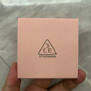 💹35✍️明通版本
3CE九色/9色眼影盘,6色现货, SMOOTHER玫瑰柔情 , DRU BOUQUET干枯玫瑰, AUTO FOCUS桃奶茶 , OVERTAKE落叶秋风 , BUTTER CREAM黄油盘 , SOME DEF芋泥盘 。配刷子, 可配中文标,需要下单备注。