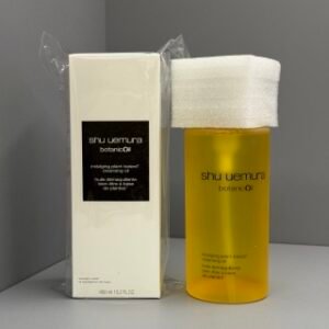 💹50✍️专柜版本
最新版植村秀柚子卸妆油450ml🔜实拍📸现货❗️78Z501编码！新版白盒植村秀柠檬柚子卸妆油450ml和琥珀一样的卸妆力，洗完更温和干爽👍🏻柠檬草油等9种常用于高端spa的舒压精油，敏感肌也可以放心入手～有效改善敏感、出油、毛孔、痘痘，卸妆和洁面双效合一，不化妆也可以使用！💢