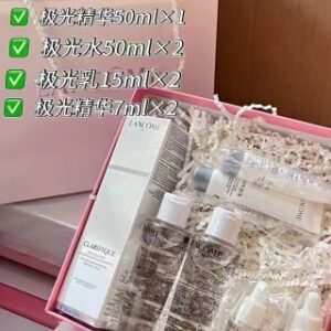 💹90✍️明通版本
兰蔻极光七件套！内含：精华50ml*1，水50ml*2，乳15ml*2，精华7ml*2。