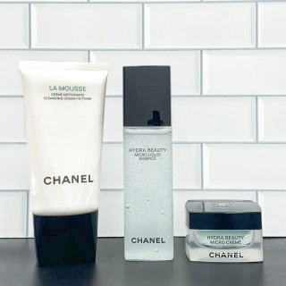 💹180✍️明通版本
香奈儿山茶花润泽明星三件套明通版 洗面奶150ml 精华乳霜50g 保湿微精华水150ml 正品支支膏体密集气泡 细节全对版 味道对香 市面最高版本 非流通普货 正品质量直供 支持对比 配礼袋中文标 打12 件24