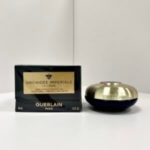 💹55✍️专柜版本/五代
娇兰御廷兰花5G面霜五代50ml！味道清香高级，质地轻薄像冰激凌，吸收奇快，涂完皮肤柔软细腻，空调房一天待下来也不会干燥，睡觉起床皮肤也依然干净清爽，完全没有油光的缺水症状。一个月下来，觉得皮肤的细腻度透亮度都有明显改善。最近屡屡敢于素颜出门甚至出镜，感觉它功不可没！