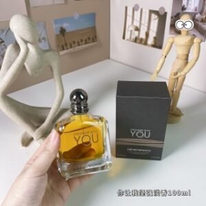 💹50✍️专柜版本
阿玛尼你让我坚强淡香100ml
Giorgio Armani Emporio Armani Stronger With You, 2017
品牌：阿玛尼
调香师：Cecile Matton
属性：男香
香调：馥奇调
前调：小豆蔻粉红胡椒紫罗兰叶薄荷
中调：菠萝肉桂香瓜鼠尾草薰衣草
后调：香草板栗琥珀木雪松愈创木