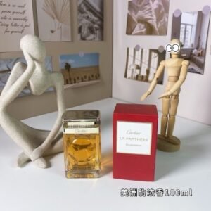 💹65✍️专柜版本
卡地亚美洲豹浓香100ml
Cartier La Panthere Eau de Parfum Edition Limitee, 2016
品牌：卡地亚
调香师：Mathilde Laur.
属性：女香
香调：花香西普调
前调：干果草莓大黄香柠檬茴芹
中调：栀子花玫瑰橙花依兰梨
后调：橡木苔麝香皮革广藿香