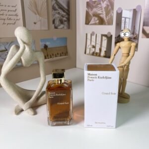 💹60✍️专柜版本
库尔吉安巴黎夜色200ml
Maison Francis Kurkdjian Grand Soir, 2016
品牌：梵诗柯香
调香师：Francis Kurkdjian
属性：中性香
香调：东方调
琥珀安息香脂香草零陵香豆
劳丹脂薰衣草