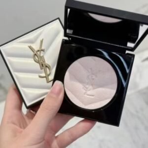 💹55✍️专柜版本
圣罗兰白色皮革高光粉饼5g！色号：01#，02#，03#。
