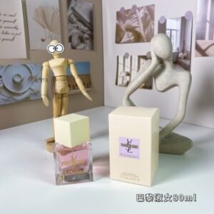 💹50✍️专柜版本
YSL圣罗兰巴黎淑女女士浓香水EDP 80ml 
「木质花香调」巴黎淑女
前调：黑莓蔓越莓乙烯基
中调：玫瑰紫罗兰牡丹
后调：檀香木香根草广藿香