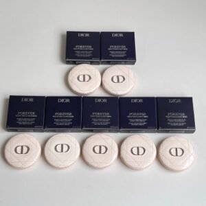 💹60✍️明通版本
迪奥白色皮革高光修容盘明通版6g， 色号：01# 02# 03# 06# 001# 002# 正品烤粉工艺 原厂包材 粉质纹路块块雅 细节全对版 味道对香 市面最高版本 非流通普货 正品质量直供 支持对比 配中文标 打12 件240
