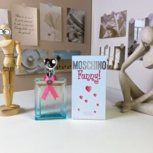 💹50✍️专柜版本
梦仙奴爱情趣（欢乐派对）100ml
Moschino Funny!, 2007
品牌：默斯奇诺
调香师：Antoine Mais.
属性：女香
香调：果香花香调
前调：苦橙红醋栗粉红胡椒
中调：茶叶牡丹茉莉紫罗兰
后调：雪松麝香橡木苔琥珀