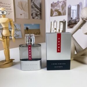 💹65✍️专柜版本
普拉达红月号男士100ml
Prada Luna Rossa, 2012
品牌:普拉达
调香师:Daniela Andrier
属性:男香
香调:芳香柑橘调
前调:薰衣草苦橙
中调:薄荷快乐鼠尾草
后调:黄葵降龙涎香醚