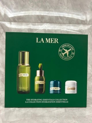 💹270✍️明通版本,小规格
💹300✍️明通版本,大规格
海蓝之谜日夜焕新四件套小规格!内含:精萃水100ml,浓缩精华15ml,经典面霜30ml,奇迹晚霜30ml。
海蓝之谜日夜焕新四件套大规格!内含:精萃水150ml,浓缩精华50ml,经典面霜60ml,奇迹晚霜60ml。