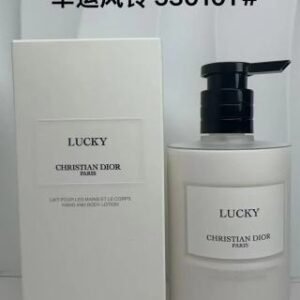 💹55✍️明通版本/身体乳
幸运风铃，蒙田沙龙，断货✔️
迪奥典藏身体乳350ml 幸运风铃 南法假日 落樱轻舞 素馨佳人 暗木幽香 墨山繁花 伊甸洛克 蒙田沙龙 独家私模 细节全对版 味道对香 市面最高版本 非流通普货 正品质量直供 支持对比 配礼袋+中文标 打12 件48