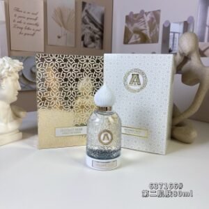 💹85✍️专柜版本
阿塔尔收藏637166# 第二肌肤80ml
Attar Collection Second Skin, 2025
品牌:阿塔尔收藏
属性:中性香
香调:木质花香调
前调:苦橙
中调:紫罗兰醇马厚尼奥
后调:丝兰麝香塞雷诺利德麝香