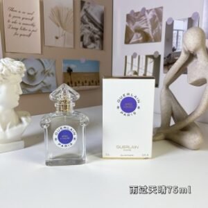 💹50✍️专柜版本
娇兰阵雨之后(雨过天晴）75ml
Guerlain Apres L'Ondee, 1906
品牌：娇兰
调香师：Jacques Guer.
属性：女香
香调：花香东方调
前调：茴芹醋栗叶
中调：紫罗兰脂粉味康乃馨
后调：鸢尾花香草