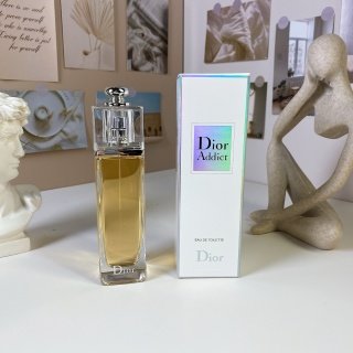 💹42✍️专柜版本
迪奥黄色魅惑淡香水100ml
Dior Addict Eau de Toilette, 2014
品牌:迪奥
调香师:Francois Dem.
属性:女香
香调:花香东方调
前调:橘子
中调:茉莉橙花油
后调:香草檀香木