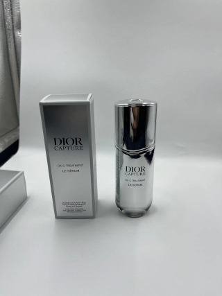 💹40✍️专柜版本
迪奥小A瓶精华25版30ml!开启肌肤超A焕变,焕新加速,紧致升级,让肌肤重焕年轻活力保持少年感的秘密武器㊙️专为抗老而生的!融汇非凡花植精萃协同双重促渗透技术~见证肌肤紧-弹-亮。