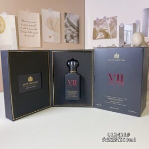 💹65✍️专柜版本
012421#大波斯菊50ml
Clive Christian Cosmos Flower, 2016
品牌：克莱夫·克里斯蒂安
属性：女香
香调：果香西普调
前调：橘子朗姆酒粉红胡椒苹果
中调：李子依兰桂花茉莉紫罗兰
后调：可可果焦糖安息香脂琥珀皮革