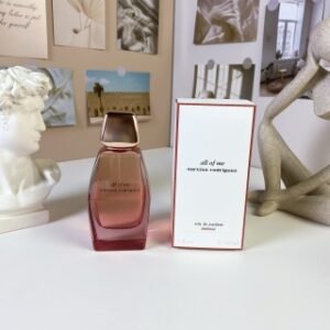 💹55✍️专柜版本
纳西素由我馥郁版90ml
Narciso Rodriguez All Of Me Intense, 2024
品牌：纳西索·罗德里格斯
属性：女香
香调：木质花香调
前调：茉莉鸢尾花
中调：玫瑰天竺葵晚香玉
后调：麝香檀香木香草