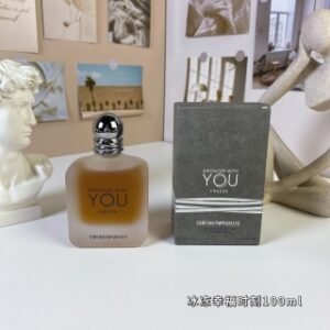 💹50✍️专柜版本
阿玛尼你让我坚强冰冻幸福时刻100ml
Giorgio Armani Emporio Armani Stronger With You Freeze,
2020
品牌:阿玛尼
属性:男香
香调:馥奇调
前调:生姜青柠橘子苹果
中调:薰衣草小豆蔻天竺葵鼠尾草
后调:香草琥珀木愈创木糖渍栗子
