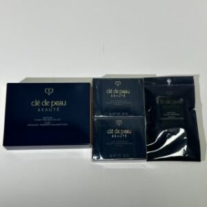 💹42✍️专柜版本
CPB光盈粉饼25版8g!色号:I10#,O10#。