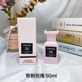 💹45✍️专柜版本,50-100ml
TOM FORD汤姆福特荆刺玫瑰 Rose Prick TF粉香水礼盒50ml
ROSE PRICK荆刺攻瑰香水,娇嫩诱惑刺痛之欢玫瑰生而带刺,轻微的刺痛往往能带来感官的愉悦伴随刺痛而来欢悦,正是 TOM FORD荆刺玫瑰的独特之处灵感源于 TOM FORD私人玫瑰园,由格拉斯五月玫瑰
土耳其玫瑰和保加利亚玫瑰交织,散发浑然天成的野性魅力