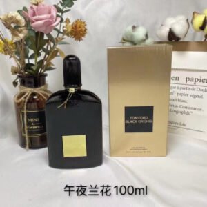 💹45✍️专柜版本
TF汤姆福特午夜兰花 100ml香调:东方花香调 前调:茉莉 栀子花 依兰 香柠檬 柠檬 橘子 黑加仑 植物块茎 中调:辛香料 果香 莲花 兰花 栀子花 茉莉 依兰 后调:香根草 檀香木 广藿香 琥珀 焚香 香草 黑巧克力 麝香 属性:女香 标签:温暖辛辣 甜 泥土 树脂 可可豆