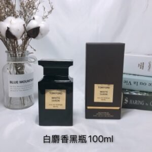 💹45✍️专柜版本
TF 白麝香黑瓶 香水100ml
🔜 一比一质量❗香调：木质花香调；气味：玫瑰 藏红花 百里香 茶叶 乳香 铃兰 檀香木 绒面革 琥珀 麝香；属性：女香标签：麝香 皮革 花香 脂粉💥是一款男女皆適用的香氛，柔软的花香，混合干净的小羊皮，虽然成分表上有很多种香料，实际上他们融合的挺圆滑的。并不会感觉到尖锐或者有什么部分突出。总而言之是明亮轻柔，令人心情愉快的新鲜干净的气味💢