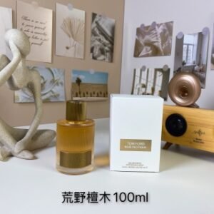 💹55✍️专柜版本
TF荒野檀木香水100ml
🔜 一比一质量❗ 汤姆·福特荒野檀木100ml
Tom Ford Bois Pacifique, 2024
品牌：汤姆·福特
属性：男香
香调：芳香木质调
前调：小豆蔻亚基戛纳木姜黄
中调：乳香橡木鸢尾花檀香木雪松
后调：琥珀香草