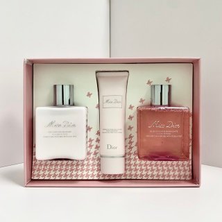 💹85✍️专柜版本
迪奥甜心全身沐浴香氛三件套千鸟版!内含:新款沐浴露175ml+新款身体乳175ml+护手霜50ml。