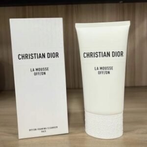 💹30✍️专柜版本
最新版 迪奥睡莲洗面奶25版150ml!