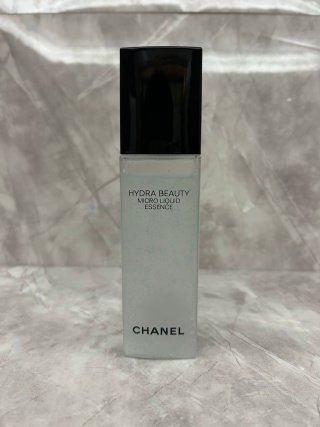 💹75✍️明通版本
香奈儿山茶花保湿微精华水/气泡水150ml.可配中文标.需要下单备注.也叫气泡水,香气很好闻,淡淡的花清香,采用山茶花独立微囊的全新润泽微精华水,核心配方结合清新水感质地,赋予肌肤保湿力,带来盈润饱满。香奶奶适🈴️不同肌肤💢