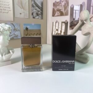 💹50✍️专柜版本
杜嘉班纳唯我男士淡香100ml
Dolce&Gabbana The One for Men, 2008
品牌：杜嘉班纳
调香师：Olivier Polge
属性：男香
香调：辛辣木质调
前调：葡萄柚芫荽罗勒
中调：生姜小豆蔻橙花
后调：琥珀烟草雪松