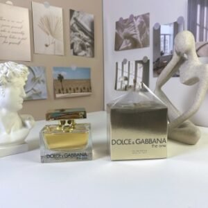 💹50✍️专柜版本
杜嘉班纳唯我女士100ml
Dolce&Gabbana The One, 2006
品牌：杜嘉班纳
调香师：Christine Nagel
属性：女香
香调：花香东方调
前调：桃子荔枝橘子香柠檬
中调：百合李子茉莉铃兰
后调：香草琥珀麝香香根草