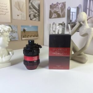 💹55✍️专柜版本
维克多与罗夫激情炸弹红外版90ml
Viktor&Rolf Spicebomb Infrared, 2021
品牌：维克多与罗夫
属性：男香
香调：辛辣东方调
前调：红色水果粉红胡椒藏红花
中调：肉桂甜椒
后调：烟草安息香脂
